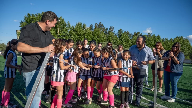 El deporte de Timbuense crece: El club ya cuenta con su cancha de césped sintético