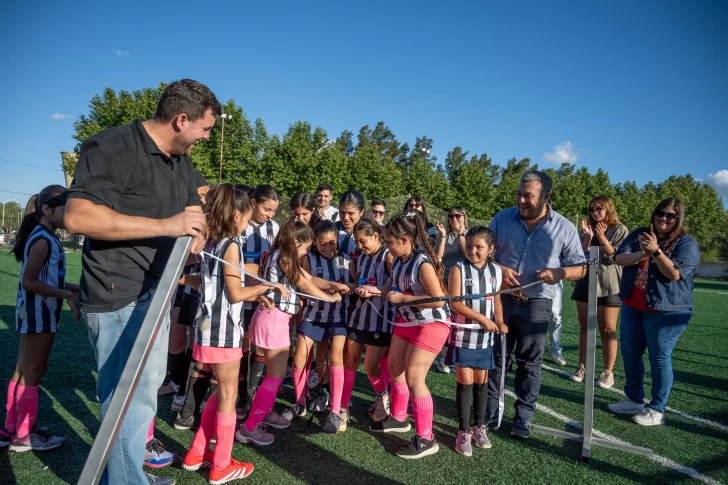 El deporte de Timbuense crece: El club ya cuenta con su cancha de césped sintético El deporte de Timbuense crece: El club ya cuenta con su cancha de césped sintético
