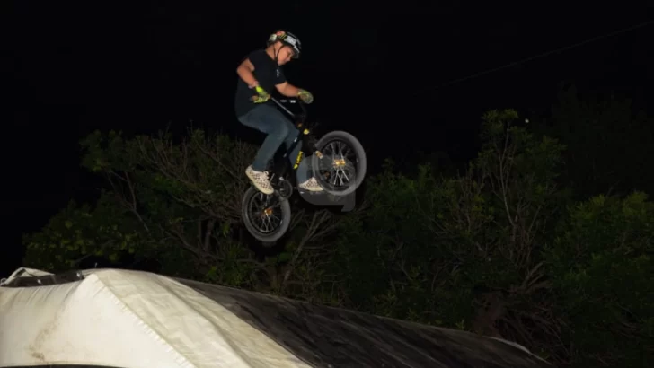 Milo, el niño de 8 años de Serodino que encontró en el BMX su forma de volar