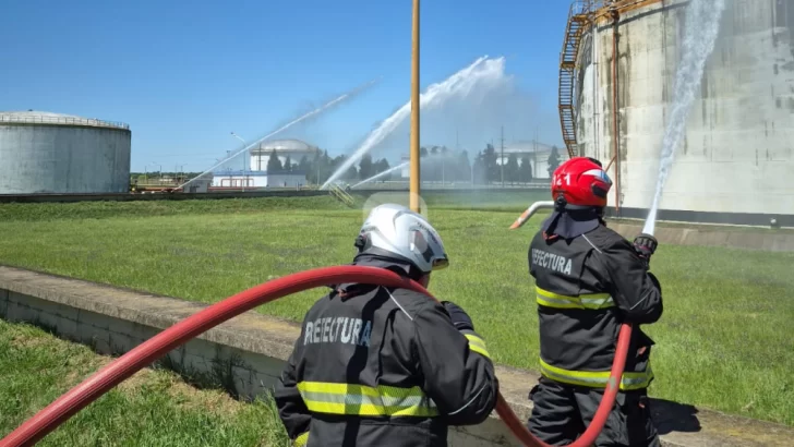 Simulacro extremo en la refinería: Helicóptero, explosión y operativo masivo de emergencia