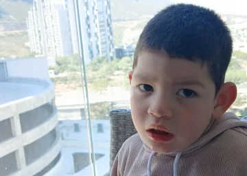 Tomi llegó a México y se prepara para iniciar el tratamiento que movilizó a toda la región