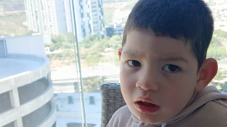 Tomi llegó a México y se prepara para iniciar el tratamiento que movilizó a toda la región