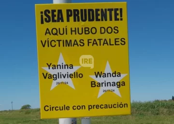 Memoria sobre el asfalto: Pintaron estrellas amarillas por Yanina y Wanda en la Ruta 11