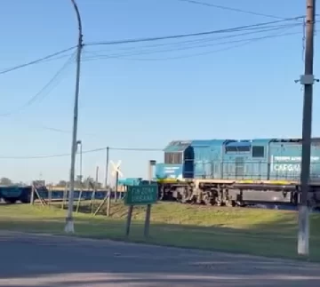 Terrible accidente en Maciel: Un tren no logró frenar y embistió a un camión