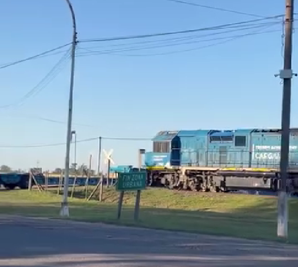 Terrible accidente en Maciel: Un tren no logró frenar y embistió a un camión