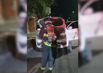 Una camioneta conducida por una vecina de Timbúes sufrió un principio de incendio en San Lorenzo