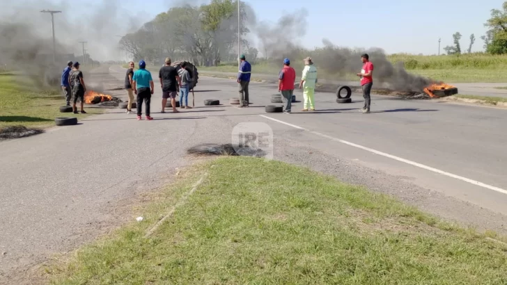 Pescadores retoman el corte en la ruta 11 ante la falta de respuestas: “Tienen que pensar en la gente” Pescadores retoman el corte en la ruta 11 ante la falta de respuestas: “Tienen que pensar en la gente”