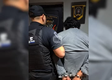 Pelea y resistencia a la autoridad: Detuvieron  a un cuidacoches en San Lorenzo