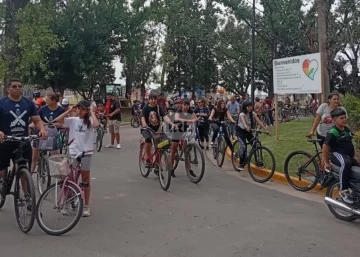 Puerto San Martín se puso en movimiento con una bicicleteada que convocó a toda la ciudad