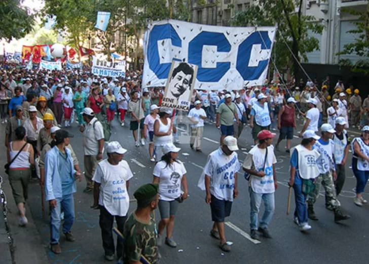 Fuerte protesta en San Lorenzo para reclamar empleo y alimentos antes de las Fiestas Fuerte protesta en San Lorenzo para reclamar empleo y alimentos antes de las Fiestas