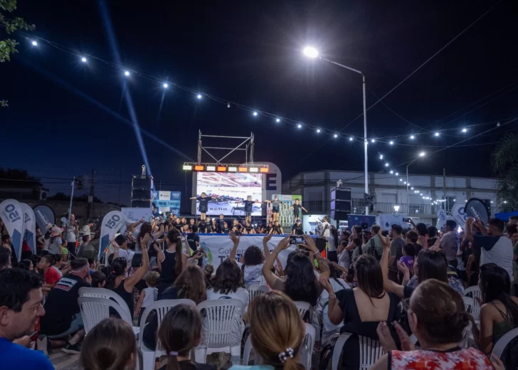 Timbúes vivió su gran Fiesta del Deporte: Reconocimientos y un campeonato histórico de futsal Timbúes vivió su gran Fiesta del Deporte: Reconocimientos y un campeonato histórico de futsal