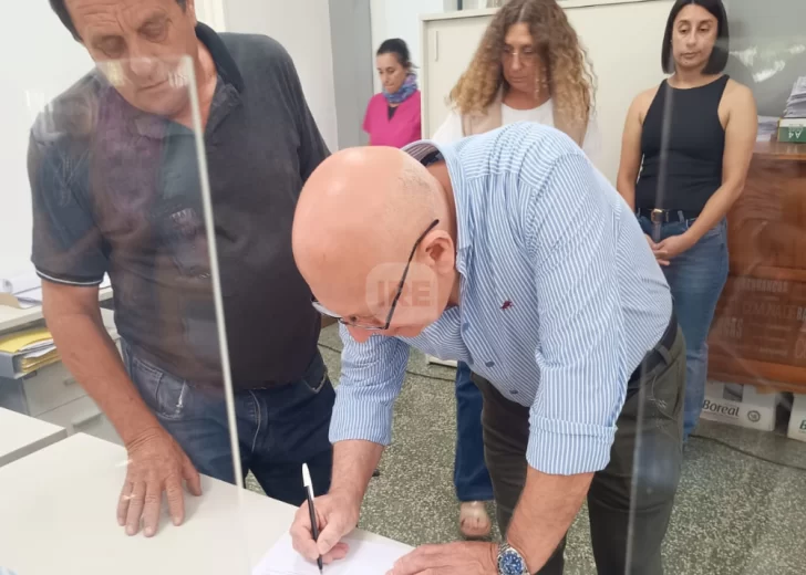 Con fuerte respaldo y un discurso de cercanía, Gustavo Ramos tomó las riendas de la Comuna de Barrancas Con fuerte respaldo y un discurso de cercanía, Gustavo Ramos tomó las riendas de la Comuna de Barrancas