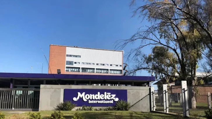 La fábrica de Oreo y Milka suspendió su producción y a 2.300 empleados durante tres semanas por la caída del consumo