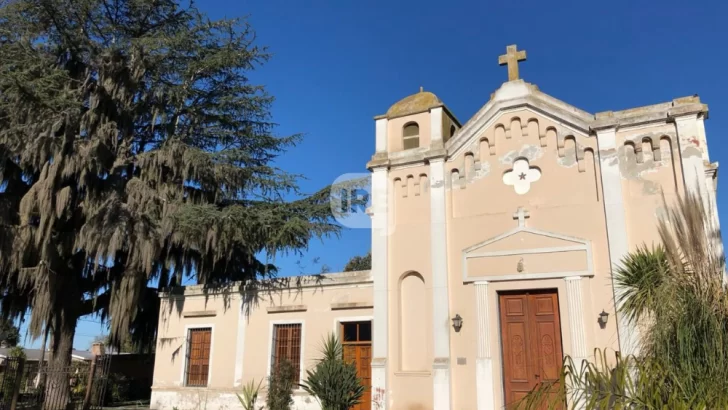 Forzaron una puerta de la parroquia de Carrizales, robaron una garrafa y la descartaron en la entrada del pueblo