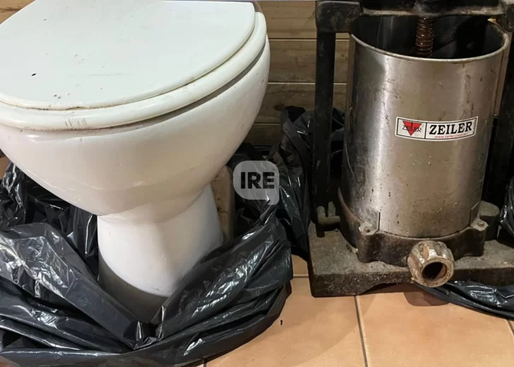 San Lorenzo: Detuvieron a dos hombres que escapaban con un inodoro y una prensa choricera robados de un bar San Lorenzo: Detuvieron a dos hombres que escapaban con un inodoro y una prensa choricera robados de un bar