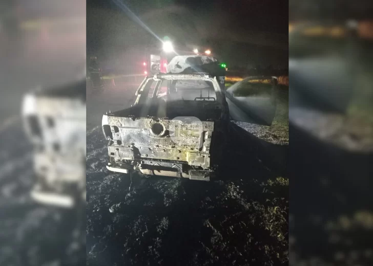 Un auto se prendió fuego en la ruta 10, entre Aldao y Andino, por un desperfecto mecánico Un auto se prendió fuego en la ruta 10, entre Aldao y Andino, por un desperfecto mecánico