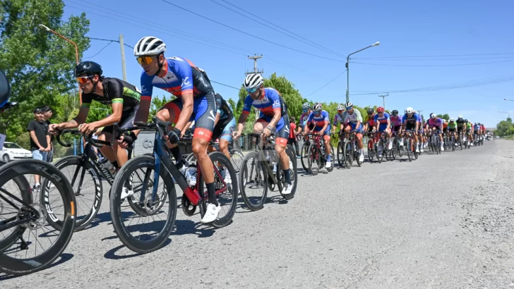 A 100 años de su primera edición, la carrera Santa Fe–Rosario vuelve a rodar A 100 años de su primera edición, la carrera Santa Fe–Rosario vuelve a rodar