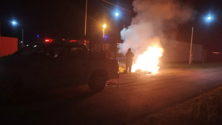Tres contenedores incendiados en distintos puntos de San Lorenzo durante la madrugada