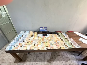 Intentó sobornar a la policía y fue detenido con un rifle en plena vía pública Intentó sobornar a la policía y fue detenido con un rifle en plena vía pública