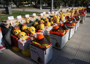 Más herramientas para los que salvan vidas: Bomberos voluntarios recibieron equipamiento clave para incendios forestales Más herramientas para los que salvan vidas: Bomberos voluntarios recibieron equipamiento clave para incendios forestales