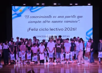 Puerto General San Martín entregó 350 becas a estudiantes de escuelas secundarias Puerto General San Martín entregó 350 becas a estudiantes de escuelas secundarias
