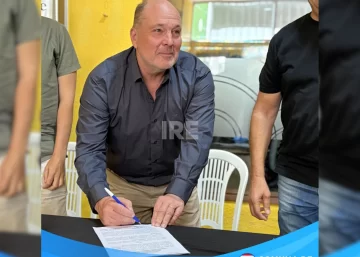 Carrizales firmó el acta para iniciar el alteo de la Ruta Provincial N°28 Carrizales firmó el acta para iniciar el alteo de la Ruta Provincial N°28