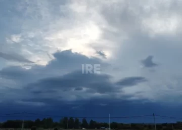 Alerta naranja por tormentas en la región: Advierten lluvias intensas, granizo y ráfagas de hasta 90 km/h Alerta naranja por tormentas en la región: Advierten lluvias intensas, granizo y ráfagas de hasta 90 km/h