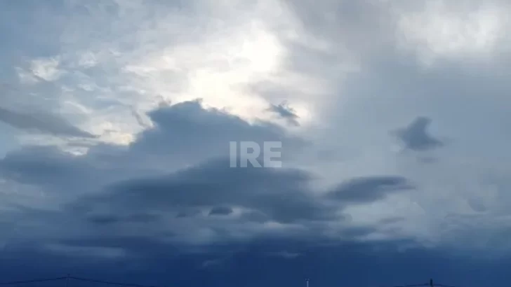 Alerta naranja por tormentas en la región: Advierten lluvias intensas, granizo y ráfagas de hasta 90 km/h Alerta naranja por tormentas en la región: Advierten lluvias intensas, granizo y ráfagas de hasta 90 km/h