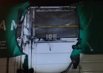 Puerto Gaboto: Investigan un principio de incendio en un camión estacionado en la vía pública Puerto Gaboto: Investigan un principio de incendio en un camión estacionado en la vía pública