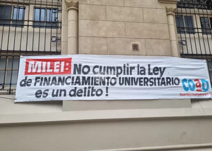 Revés judicial al Gobierno: Deberá cumplir la ley de universidades y actualizar sueldos Revés judicial al Gobierno: Deberá cumplir la ley de universidades y actualizar sueldos