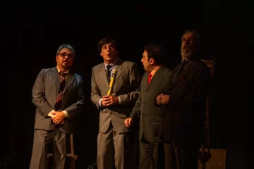 Andino recibe por primera vez la obra “Club de Corazones Rotos” Andino recibe por primera vez la obra “Club de Corazones Rotos”