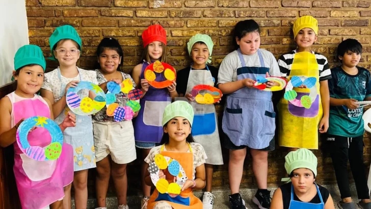 En la previa de Pascua, Oliveros vivió una tarde de chocolate y arte para los más chicos En la previa de Pascua, Oliveros vivió una tarde de chocolate y arte para los más chicos