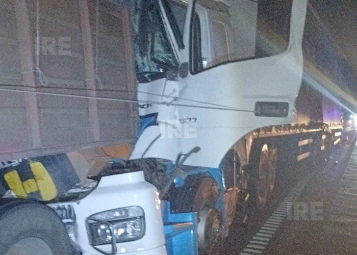 Fuerte accidente entre dos camiones en la autopista a la altura de Monje: Un conductor fue hospitalizado Fuerte accidente entre dos camiones en la autopista a la altura de Monje: Un conductor fue hospitalizado