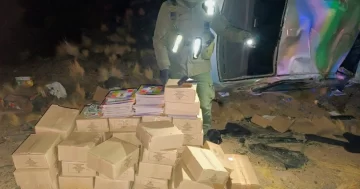 Un conductor borracho evadió un control, volcó y descubrieron que contrabandeaba álbumes y figuritas del Mundial 2026 Un conductor borracho evadió un control, volcó y descubrieron que contrabandeaba álbumes y figuritas del Mundial 2026