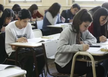 Santa Fe presentó un nuevo sistema de becas y anunció titularizaciones docentes Santa Fe presentó un nuevo sistema de becas y anunció titularizaciones docentes