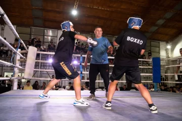 Timbúes se prepara para una gran noche de boxeo con 12 peleas amateur en Club Sarmiento Timbúes se prepara para una gran noche de boxeo con 12 peleas amateur en Club Sarmiento