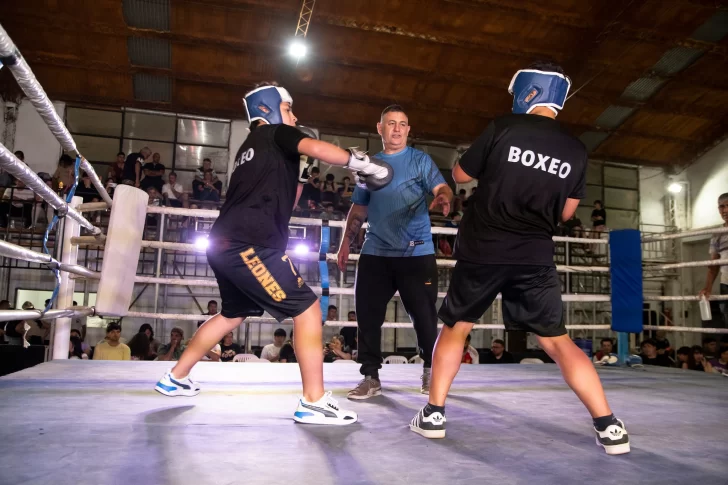 Timbúes se prepara para una gran noche de boxeo con 12 peleas amateur en Club Sarmiento Timbúes se prepara para una gran noche de boxeo con 12 peleas amateur en Club Sarmiento