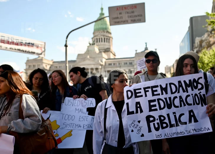 Universidades en pie de protesta: Multitudinaria Marcha Federal en todo el país con fuerte reclamo al Gobierno Universidades en pie de protesta: Multitudinaria Marcha Federal en todo el país con fuerte reclamo al Gobierno