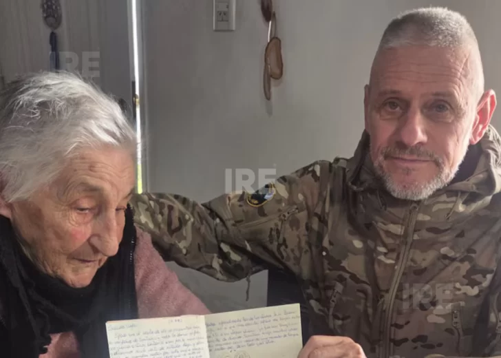 Emotivo reencuentro: Un excombatiente volvió a tener en sus manos una carta enviada desde Malvinas Emotivo reencuentro: Un excombatiente volvió a tener en sus manos una carta enviada desde Malvinas