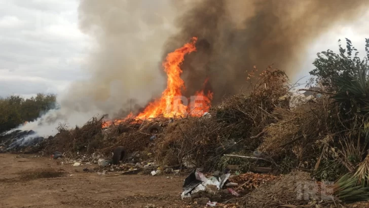 Incendio de magnitud en una cava de Pueblo Andino: Las llamas alcanzan los 7 metros Incendio de magnitud en una cava de Pueblo Andino: Las llamas alcanzan los 7 metros