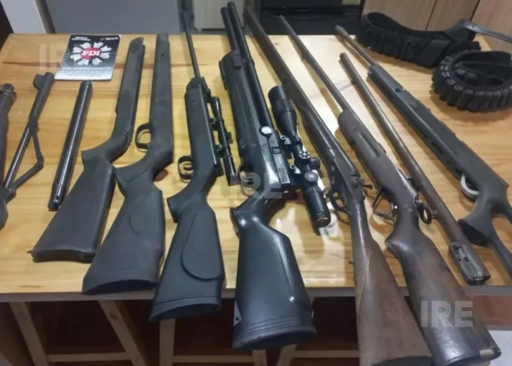 Allanamiento en Barrancas: Secuestraron armas, un cuero de yacaré e investigan a un joven de 21 años Allanamiento en Barrancas: Secuestraron armas, un cuero de yacaré e investigan a un joven de 21 años