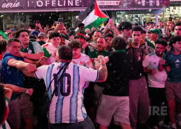 Tensión en Nueva York: Hinchas de Argentina y Argelia se enfrentaron a horas del Mundial Tensión en Nueva York: Hinchas de Argentina y Argelia se enfrentaron a horas del Mundial