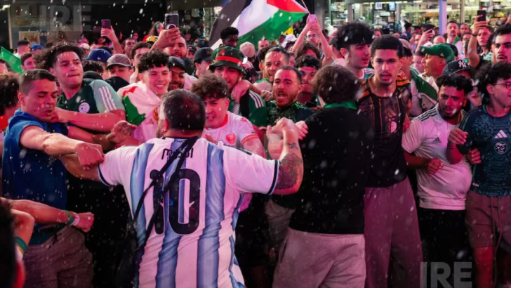 Tensión en Nueva York: Hinchas de Argentina y Argelia se enfrentaron a horas del Mundial Tensión en Nueva York: Hinchas de Argentina y Argelia se enfrentaron a horas del Mundial
