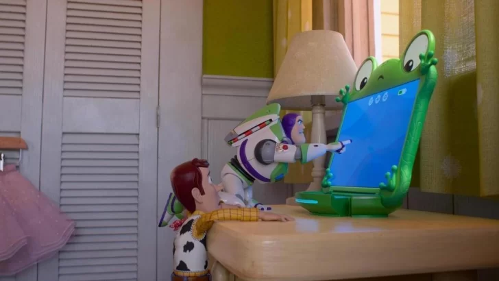 “Toy Story 5” llega a los cines con un mensaje sobre la tecnología, nuevos personajes y una canción de Taylor Swift “Toy Story 5” llega a los cines con un mensaje sobre la tecnología, nuevos personajes y una canción de Taylor Swift