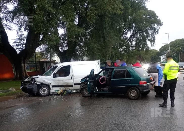 Una mujer de Oliveros y su hijo de un año fueron hospitalizados tras un siniestro vial en Villa La Ribera Una mujer de Oliveros y su hijo de un año fueron hospitalizados tras un siniestro vial en Villa La Ribera
