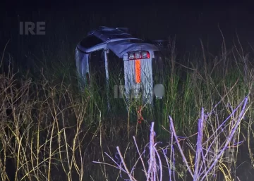 Volcó una camioneta en la ruta entre Díaz y Monje y el conductor resultó ileso Volcó una camioneta en la ruta entre Díaz y Monje y el conductor resultó ileso
