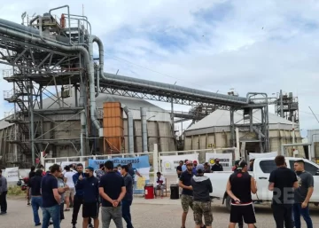 Alerta en los puertos: Aceiteros amenazan con un paro y crece la preocupación en el cordón industrial Alerta en los puertos: Aceiteros amenazan con un paro y crece la preocupación en el cordón industrial