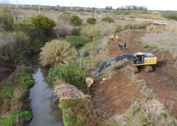 Obras hídricas en la región: Avanza la limpieza del Arroyo San Lorenzo y canales troncales Obras hídricas en la región: Avanza la limpieza del Arroyo San Lorenzo y canales troncales