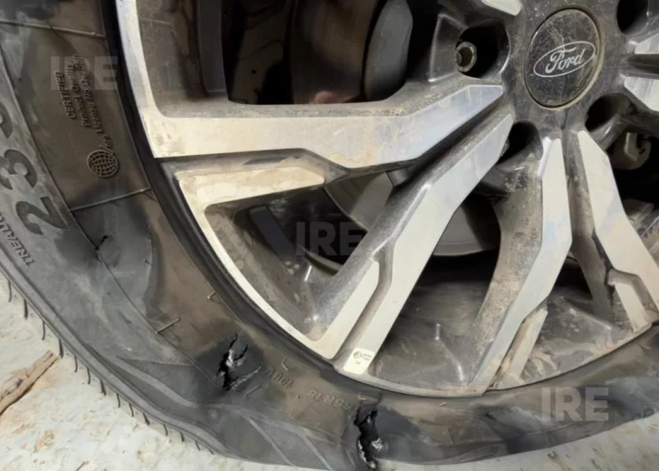 Un hombre rompió las cubiertas de autos con un cuchillo en la madrugada de Totoras y fue detenido Un hombre rompió las cubiertas de autos con un cuchillo en la madrugada de Totoras y fue detenido