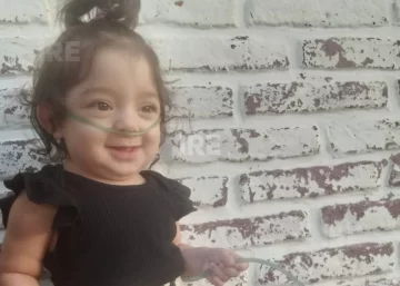 Lía necesita una vacuna vital para proteger sus pulmones y su familia denuncia que el Estado no se la entregará Lía necesita una vacuna vital para proteger sus pulmones y su familia denuncia que el Estado no se la entregará